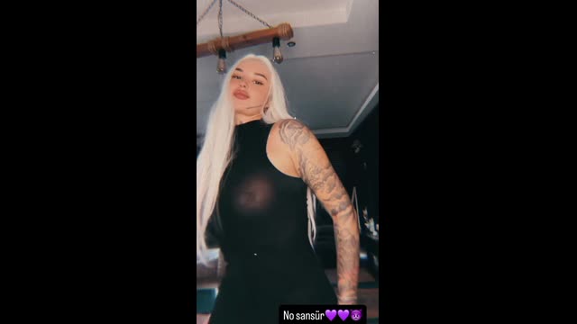 Onlyfans Seffaf Elbisede Dövmeli Göğüs - OnlyFans İzle
